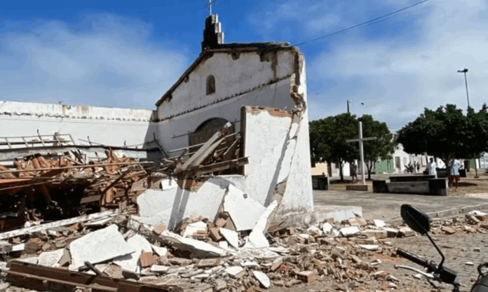 milagre?-igreja-desaba-e-imagem-de-jesus-fica-intacta