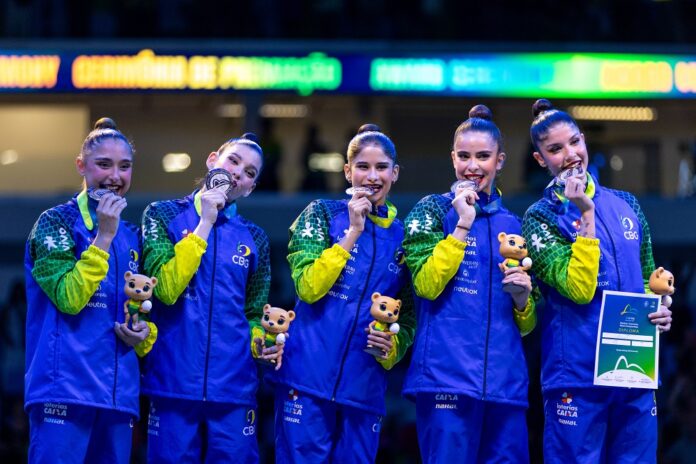 brasil-levanta-o-publico-com-‘evidencias’-e-conquista-inedita-prata-no-mundial-de-ginastica-ritmica-no-rio