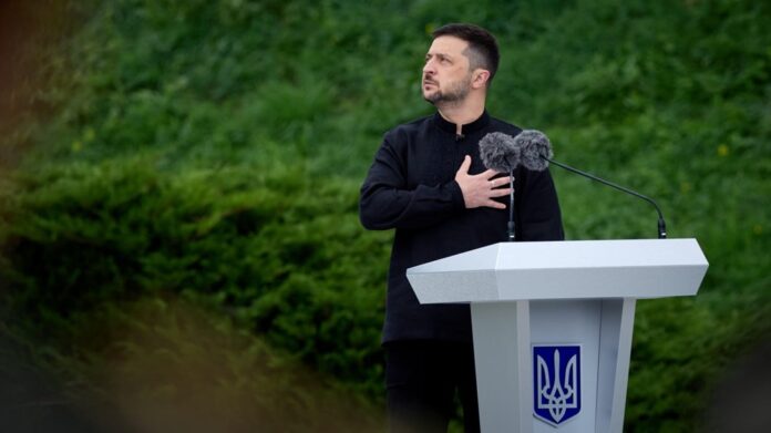 zelensky-afirma-no-dia-da-bandeira-que-nao-entregara-territorio-‘ao-ocupante’
