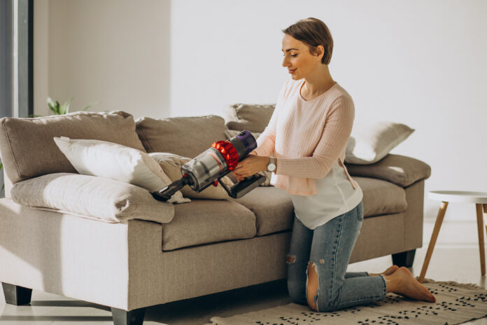 sofa-limpo:-os-cuidados-para-proteger-sua-familia-da-sujeira-invisivel