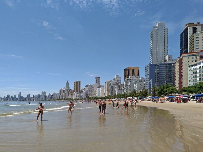 muro-subterraneo-comeca-a-ser-construido-em-orla-turistica