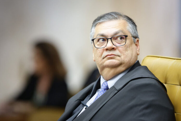 dino-manda-pf-investigar-destino-de-r$-695-milhoes-em-emendas-pix