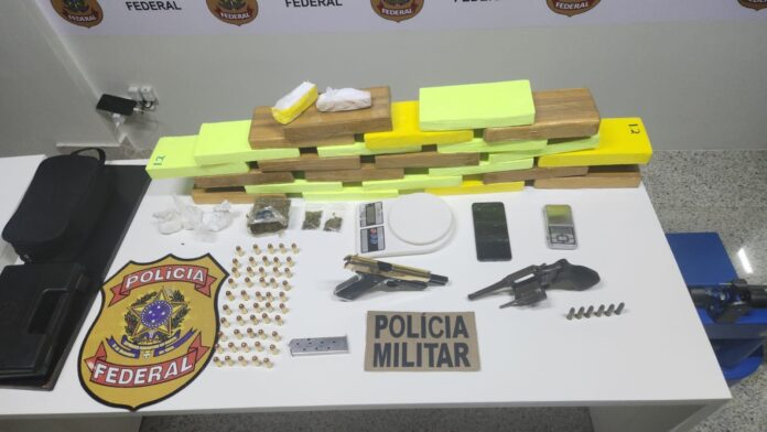pm,-pf-e-prf-desarticulam-ponto-de-armazenamento-de-drogas-em-barreiras-e-apreendem-27-kg-de-cocaina