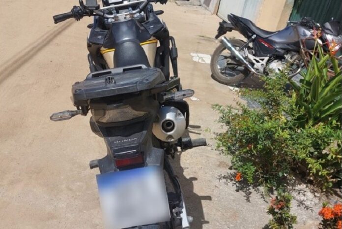 homem-e-preso-com-moto-adulterada-em-teixeira-de-freitas