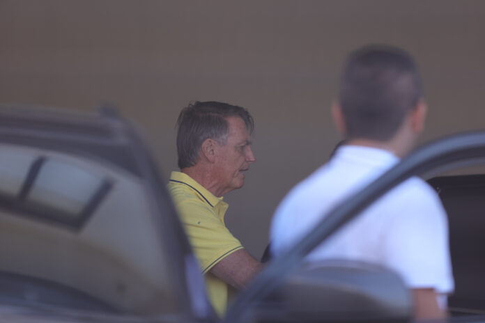pf-pede-a-moraes-vigilancia-24h-dentro-da-casa-de-bolsonaro