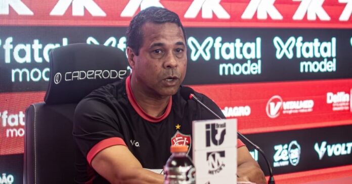 rodrigo-chagas-confirma-lateral-da-base-titular-contra-o-atletico-mg:-“nao-tem-porque-improvisar”