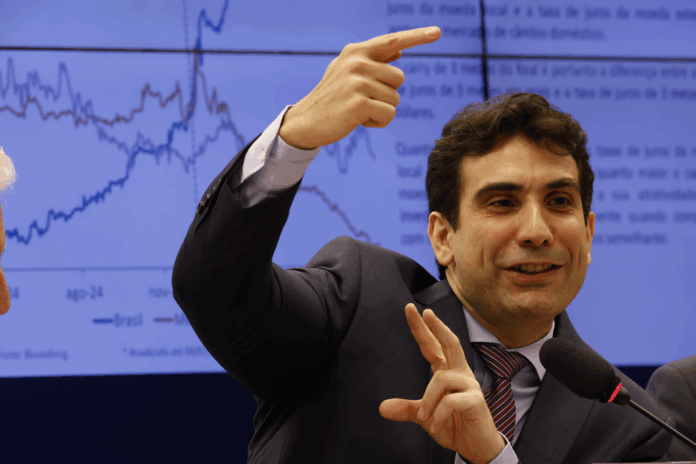galipolo-diz-que-juros-seguirao-altos-por-periodo-prolongado-para-conter-inflacao