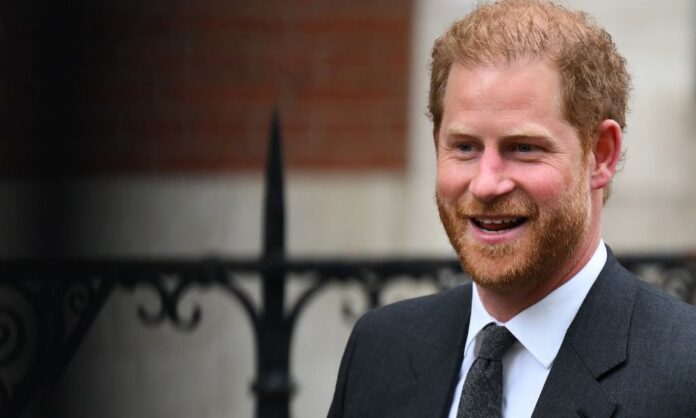principe-harry-retornara-ao-reino-unido-para-evento-no-terceiro-aniversario-de-morte-da-rainha-elizabeth-ii