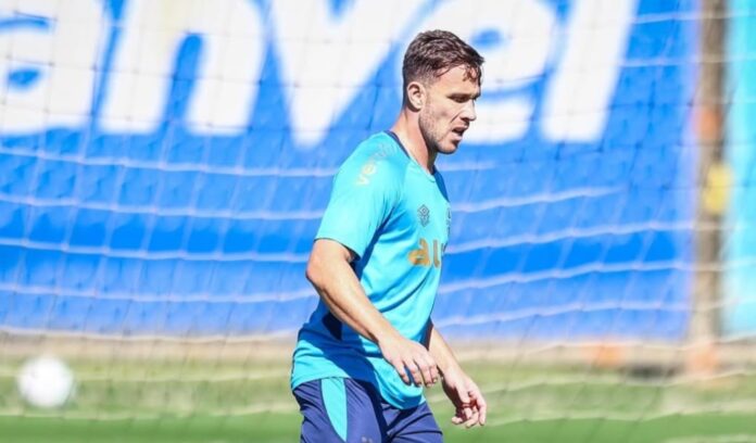 gremio-oficializa-o-retorno-por-emprestimo-do-volante-arthur-ate-junho-de-2026