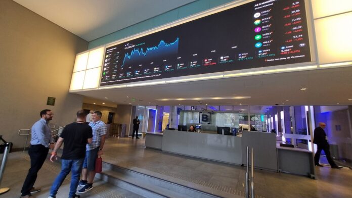 ibovespa-bate-recorde-com-tarcisio-a-frente-de-lula-em-pesquisa-e-dolar-cai-a-r$-5,40