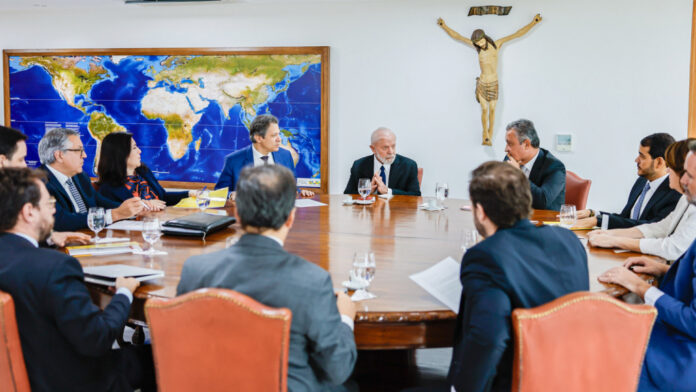 governo-deve-enviar-orcamento-de-2026-sem-espaco-extra-de-r$-13,4-bilhoes