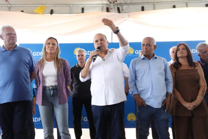 ibaneis-assina-autorizacao-para-construcao-de-viaduto-em-planaltina