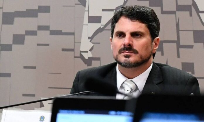 moraes-suspende-parte-das-medidas-cautelares-contra-marcos-do-val-apos-pedido-de-licenca-no-senado
