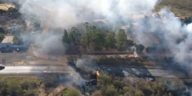 motorista-morre-e-outro-fica-ferido-em-acidente-entre-onibus-e-caminhoes-tanque-no-sudoeste-baiano