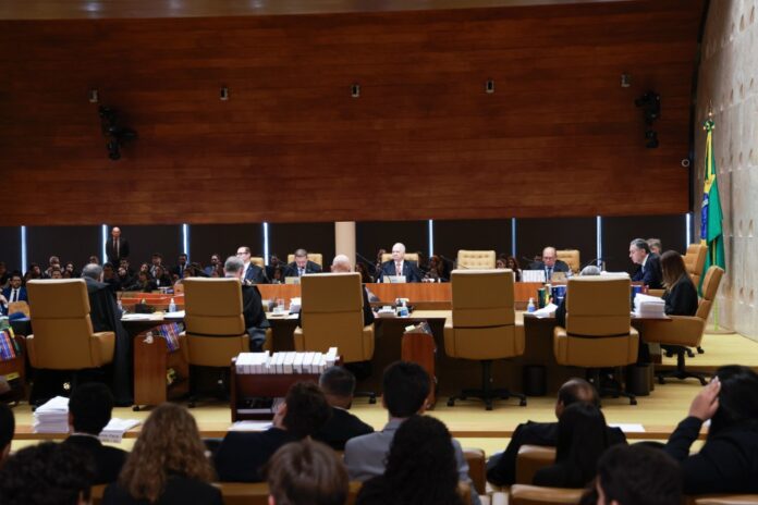 por-10-a-1,-stf-decide-que-robinho-seguira-preso-no-brasil