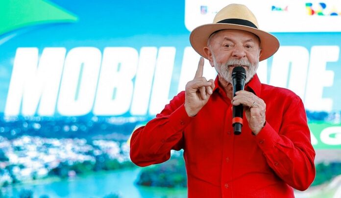 ‘brasil-nao-quer-ser-tratado-como-moleque’,-diz-lula-sobre-tarifaco-e-falta-de-dialogo-com-os-eua