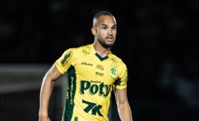 carrasco-do-vitoria-no-8-a-0-e-convocado-para-a-selecao-brasileira