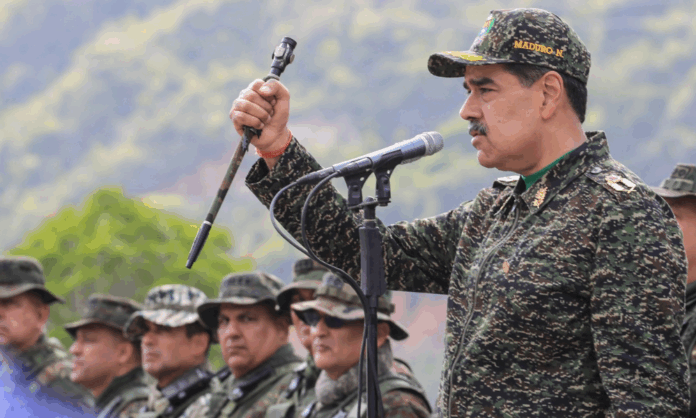 maduro-aparece-de-farda-e-se-diz-pronto-para-se-defender-dos-eua
