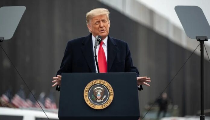 donald-trump-e-visto-em-campo-de-golfe-com-a-neta-apos-rumores-de-morte-ganharem-a-internet