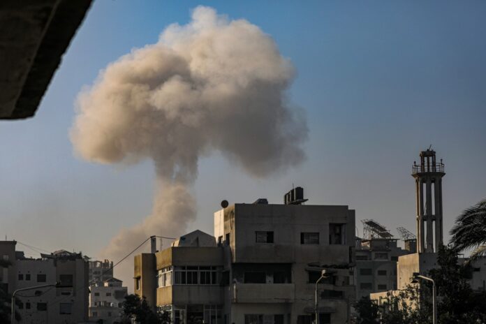 israel-declara-cidade-de-gaza-‘zona-de-combate’;-exercito-recupera-corpo-de-dois-refens