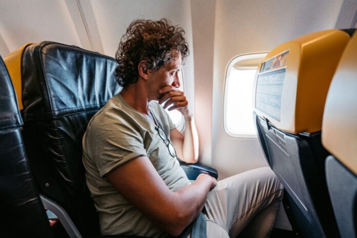 banheiro-de-aviao-quebra-e-passageiros-precisam-fazer-xixi-em-garrafas