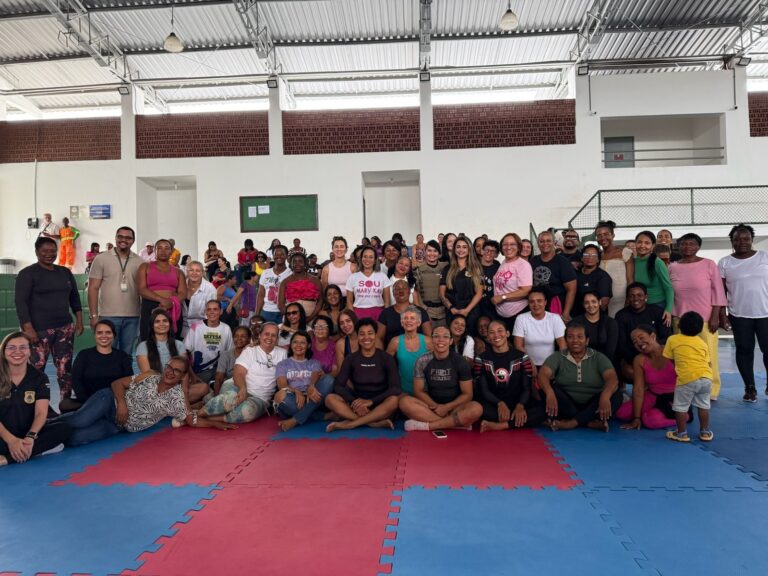 aulao-de-defesa-pessoal-encerra-agosto-lilas-com-foco-em-prevencao-a-violencia-contra-a-mulher-em-feira-de-santana