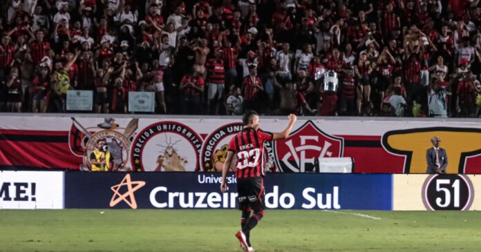 vitoria-quebra-sequencia-de-6-jogos-sem-resultados-positivos,-vence-atletico-mg-no-barradao-e-sai-do-z-4