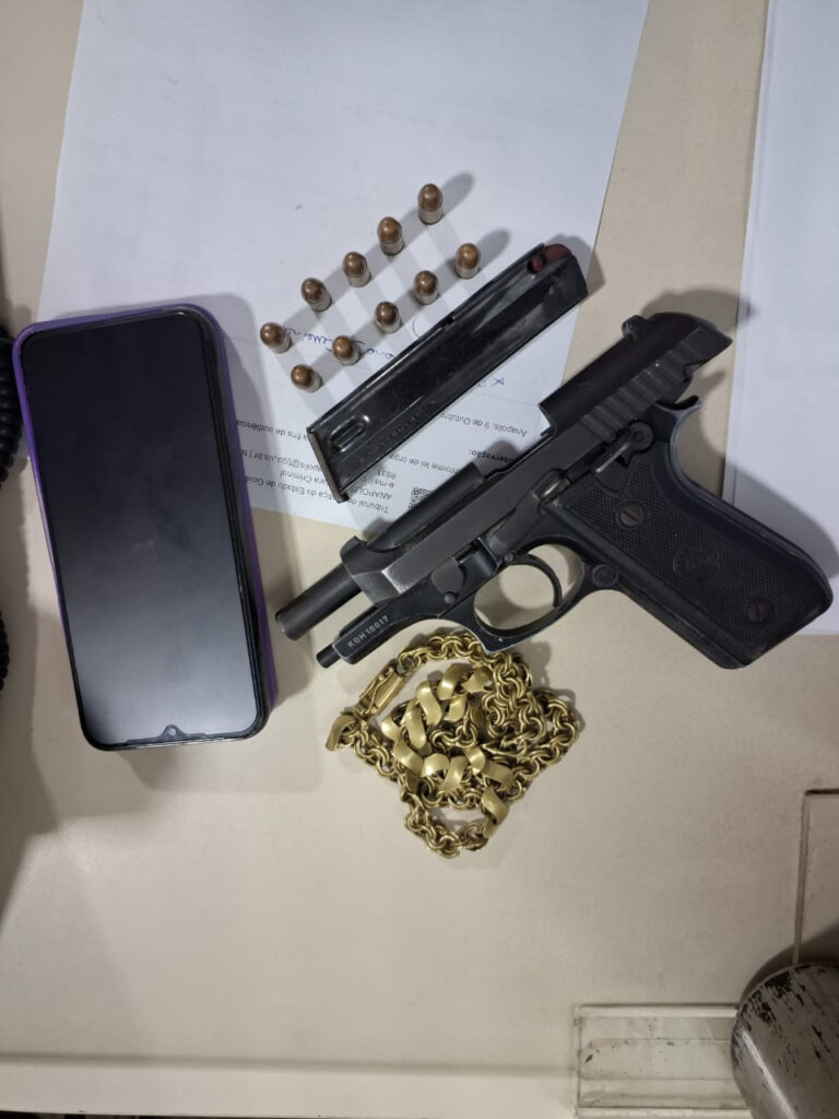 Polícia Militar prende casal e apreende arma de fogo e motocicleta em Teixeira de Freitas