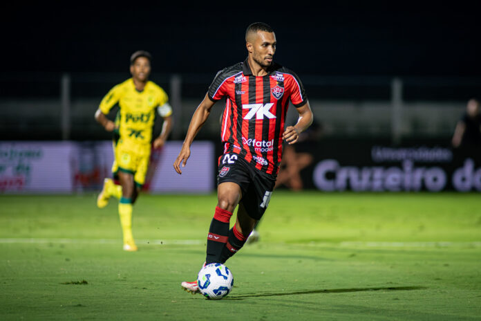 lucas-braga-pode-deixar-o-vitoria-na-reta-final-da-janela;-confira