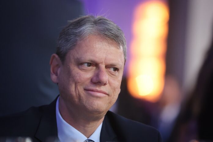 anistia:-tarcisio-conversa-com-motta-e-flavio-na-vespera-de-julgamento