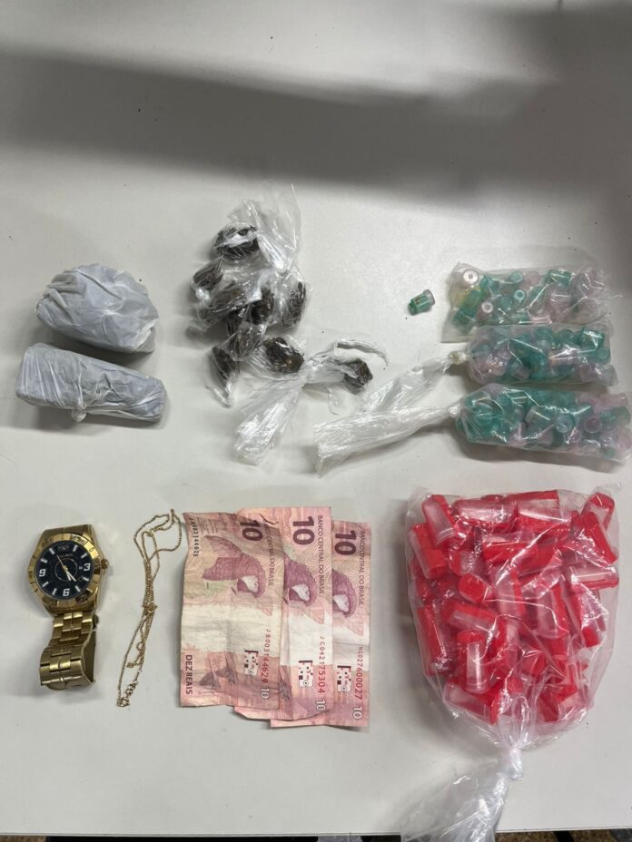 pm-prende-suspeito-de-trafico-e-apreende-drogas-no-bairro-iapi,-em-salvador