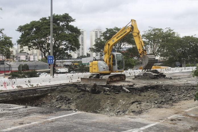 cratera-na-marginal-tiete-deve-ser-resolvida-apenas-em-2026