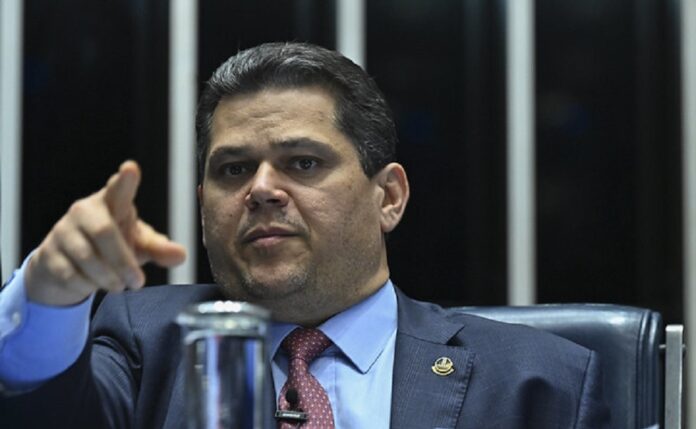 com-manobra-de-alcolumbre,-senado-aprova-projeto-que-enfraquece-lei-da-ficha-limpa;-baianos-votaram-a-favor