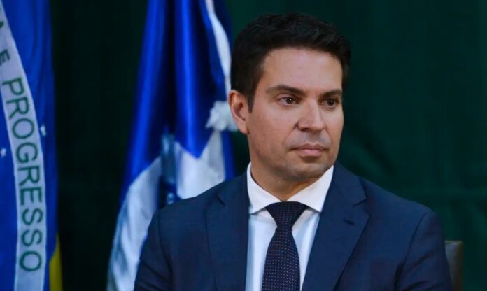 defesa-de-alexandre-ramagem-pede-suspensao-de-acusacao-e-nega-orientacao-a-bolsonaro