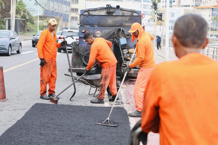 mais-de-11-mil-toneladas-de-asfalto-sao-aplicados-na-operacao-tapa-buracos,-anuncia-prefeitura-de-salvador