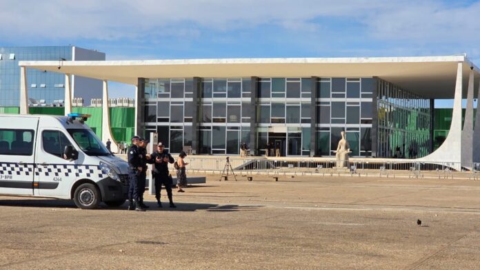 inicio-do-julgamento-de-reus-do-plano-golpista-acontece-sem-manifestantes-e-em-clima-de-tranquilidade-perto-do-stf