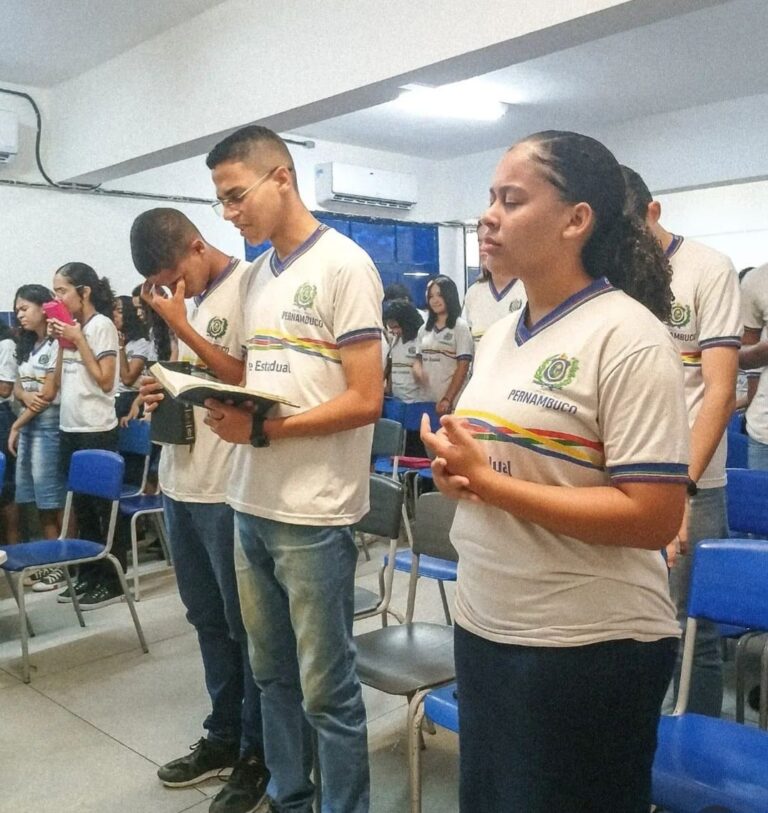 camara-do-recife-aprova-projeto-de-lei-que-institui-‘intervalo-biblico’-nas-escolas