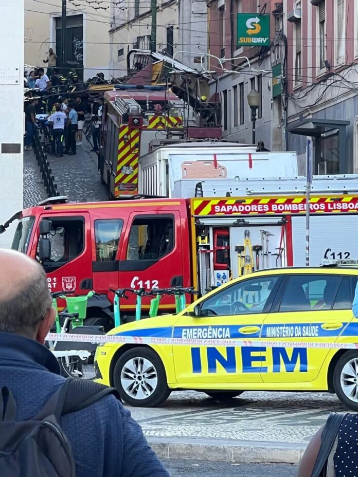 video:-bondinho-descarrilha-e-deixa-pelo-menos-tres-mortos-e-20-feridos-no-centro-de-lisboa