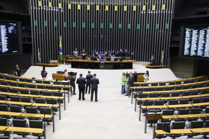 apos-fraude-no-inss,-camara-aprova-pl-que-proibe-descontos-automaticos