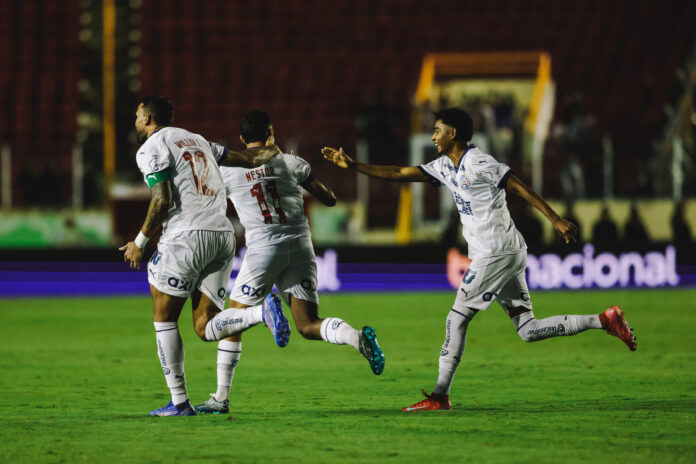 bahia:-nestor-destaca-“estrela-inevitavel”-apos-goleada-no-nordestao