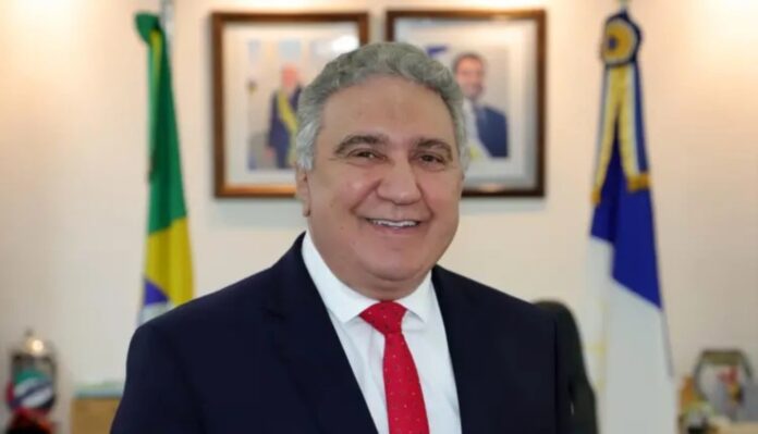 vice-de-tocantins-assume-governo-interinamente-e-exonera-servidores