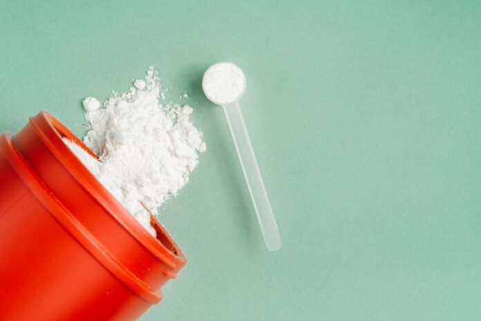 dentista-alerta-para-os-riscos-de-consumir-creatina-sem-diluir-o-po