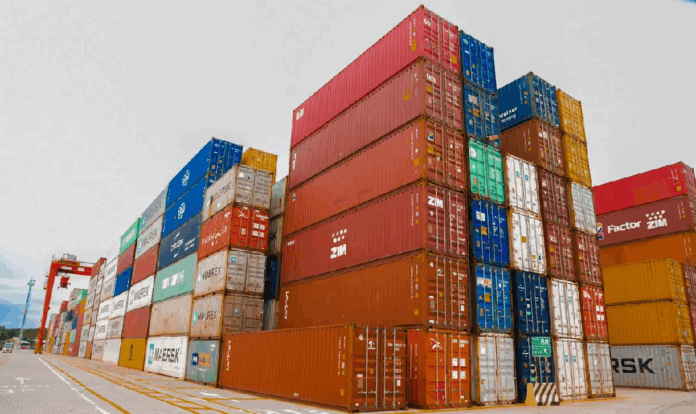 balanca-comercial-tem-saldo-positivo-de-us$-6,1-bilhoes-em-agosto,-um-mes-apos-tarifaco