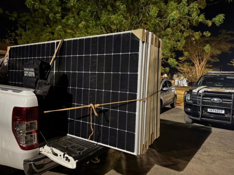 policia-prende-2-homens-apos-furto-de-16-placas-solares-em-barreiras