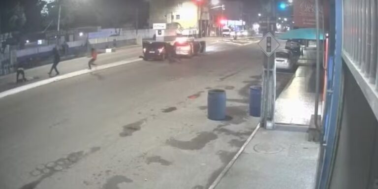 video-mostra-jovem-morto-a-tiros-minutos-apos-deixar-delegacia-em-teixeira-de-freitas