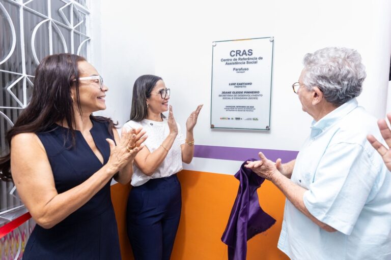 foram-crueis-com-o-povo-de-parafuso’,-dispara-caetano-ao-reabrir-cras-fechado-ha-quase-uma-decada