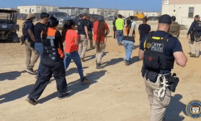 mais-de-300-sul-coreanos-sao-detidos-por-trabalho-ilegal-em-fabrica-da-hyundai-nos-eua
