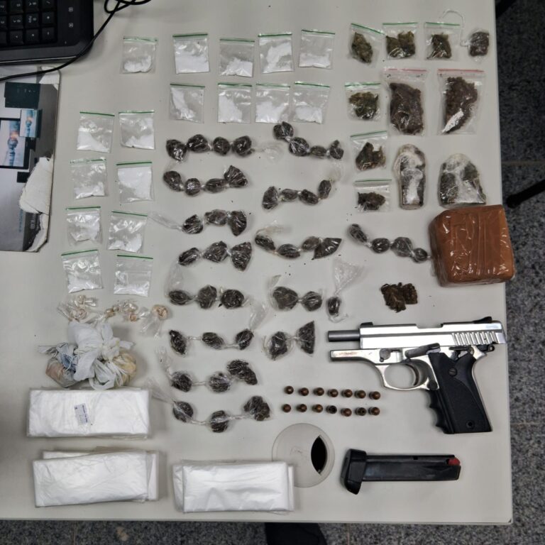 policia-apreende-arma-e-drogas-durante-operacao-em-feira-de-santana