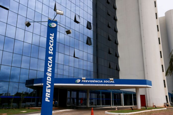 inss-assumiu-risco-com-falhas-no-controle-de-descontos,-diz-cgu