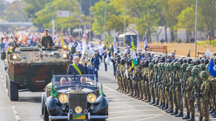 ao-vivo:-desfile-civico-militar-acontece-em-brasilia;-acompanhe